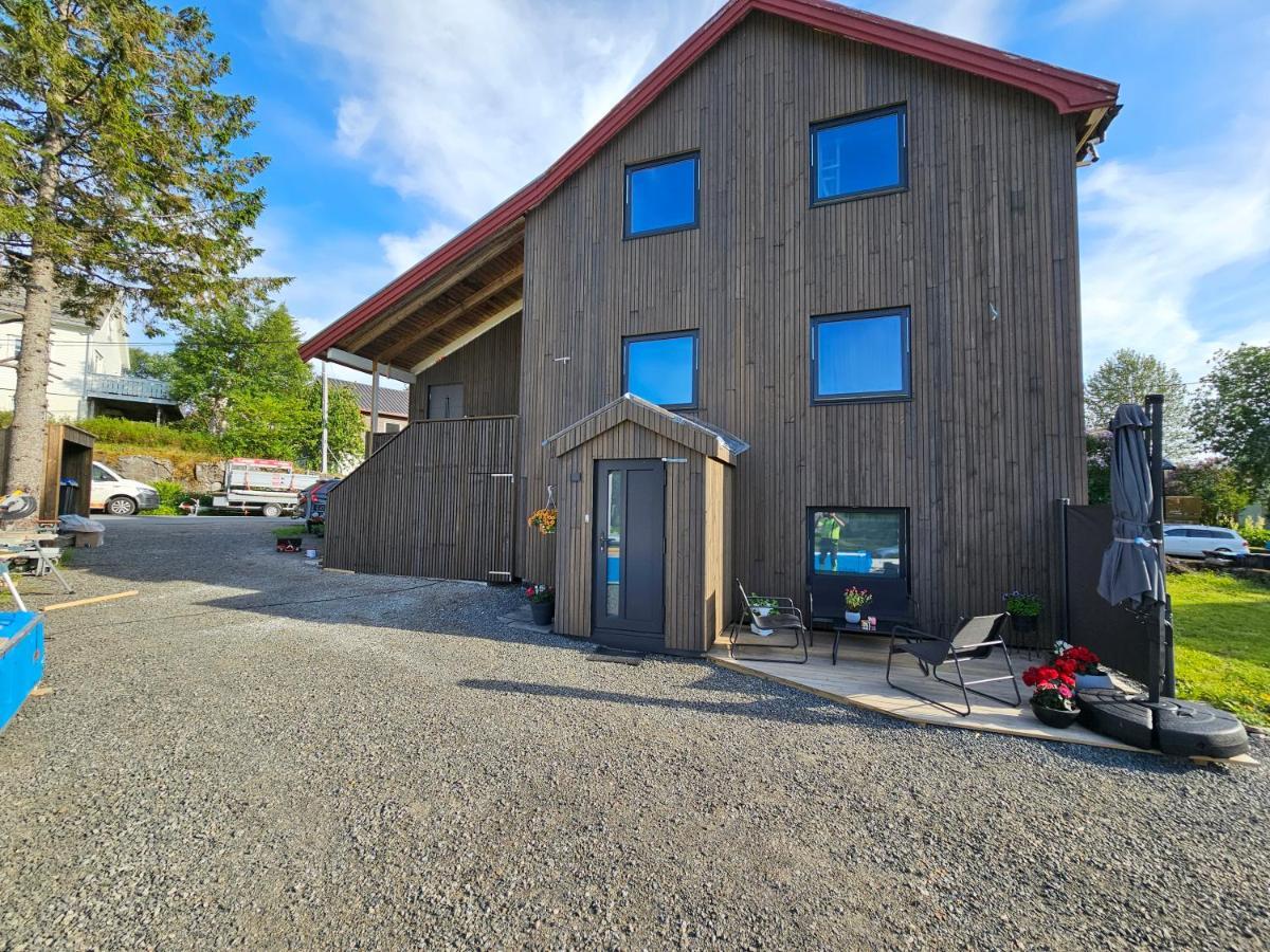 Innholdsrik Og Koselig Leilighet I Svolvaer Lofoten Esterno foto
